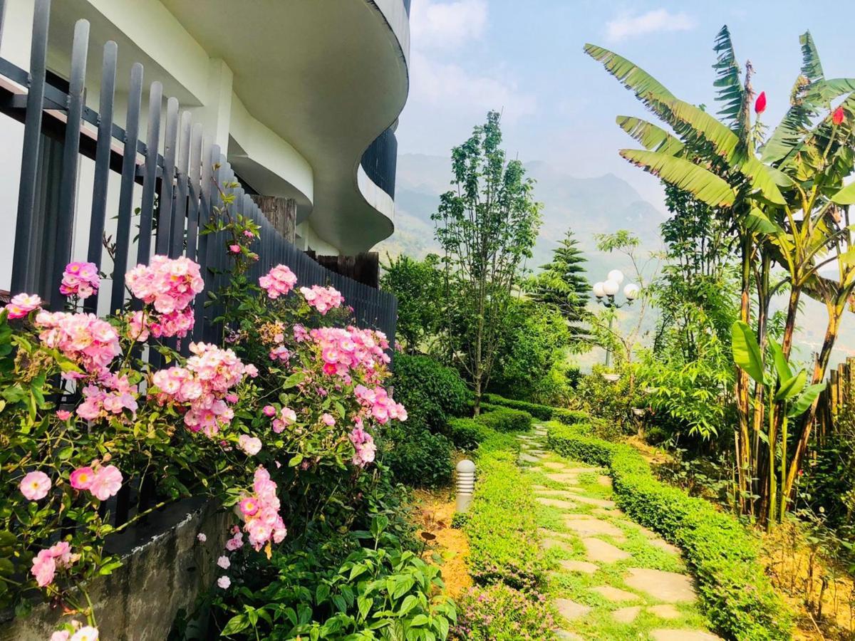 Pao'S Sapa Leisure Hotel Экстерьер фото A view of the garden at the hotel