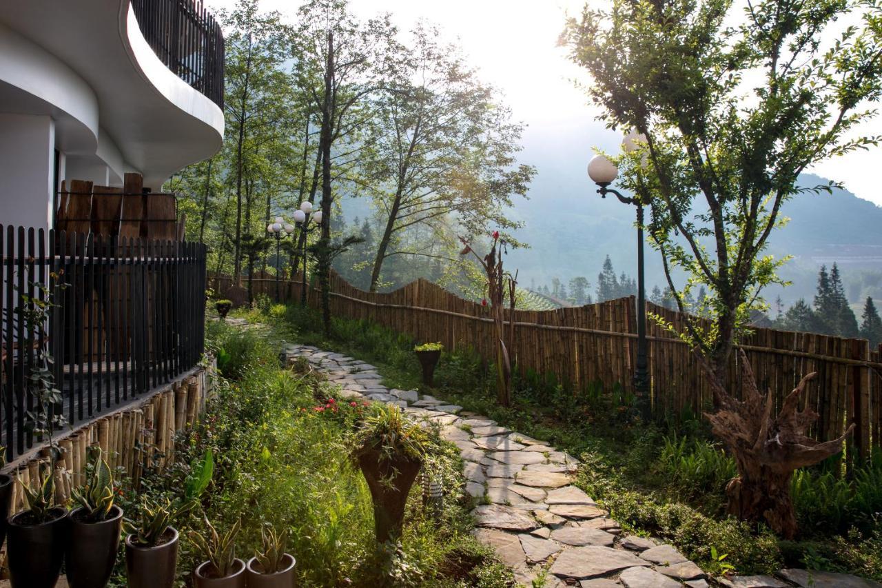 Pao'S Sapa Leisure Hotel Экстерьер фото A path in the resort