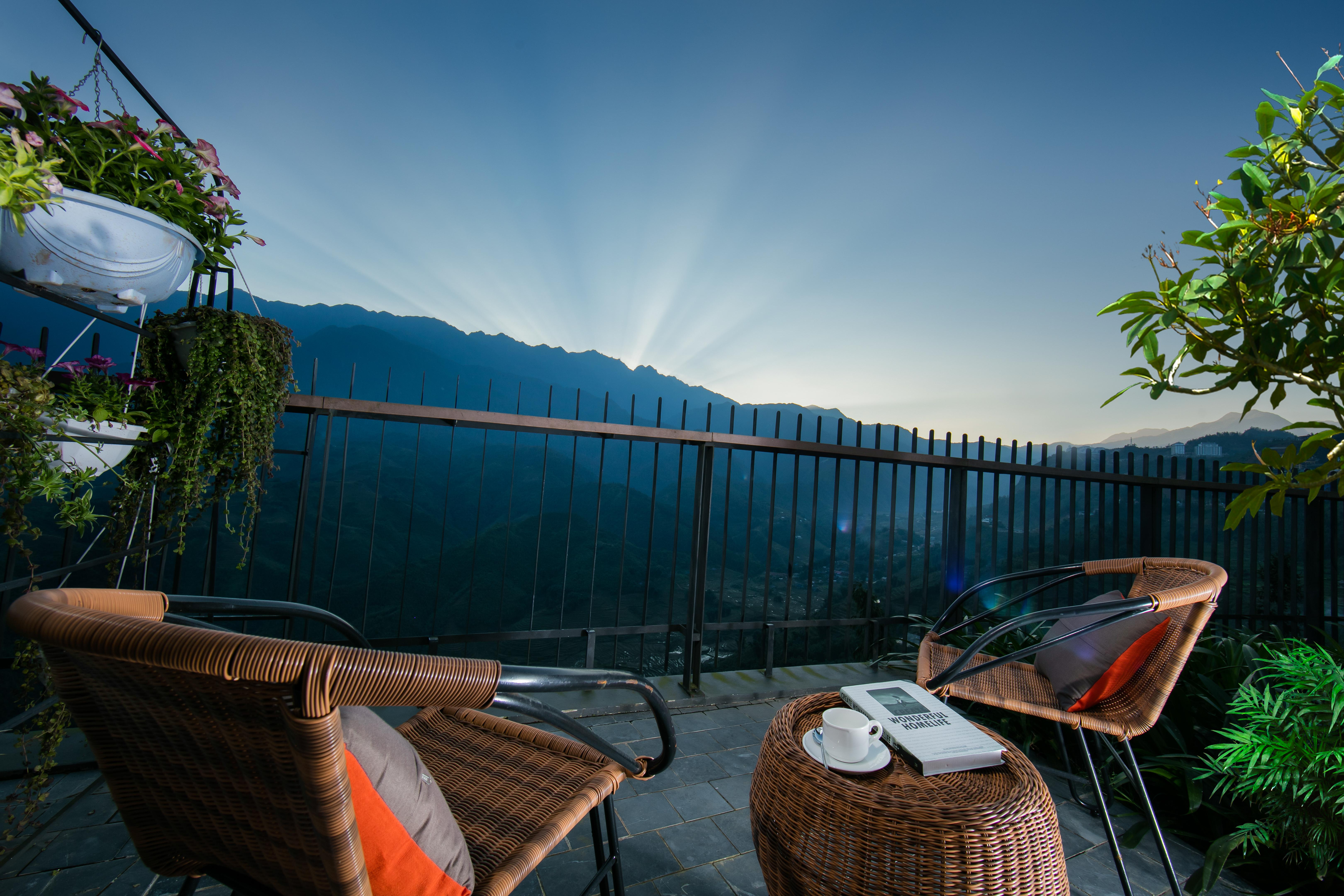 Pao'S Sapa Leisure Hotel Экстерьер фото View from the balcony of a villa at the resort